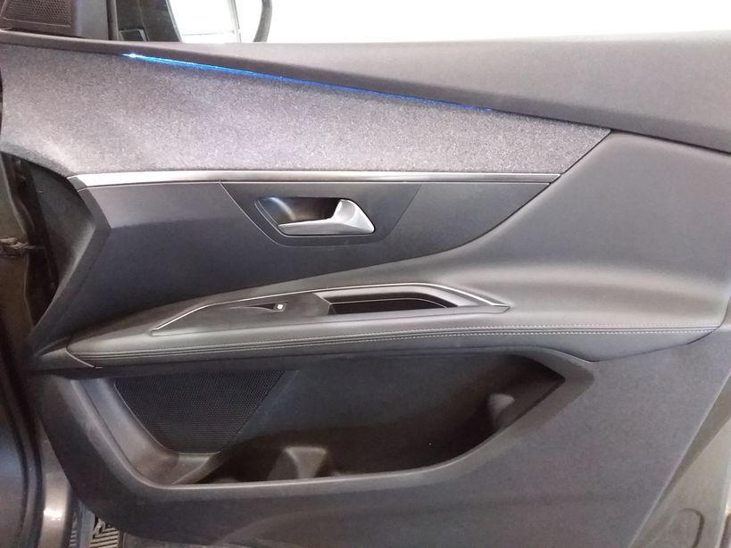 PEUGEOT 3008 2019 - Photo n°8