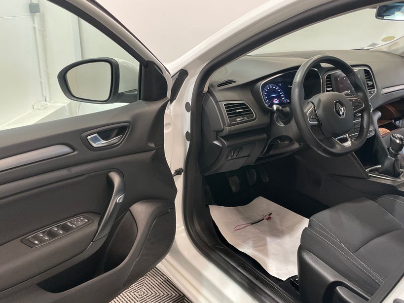 RENAULT MEGANE IV BERLINE 2021 - Photo n°11