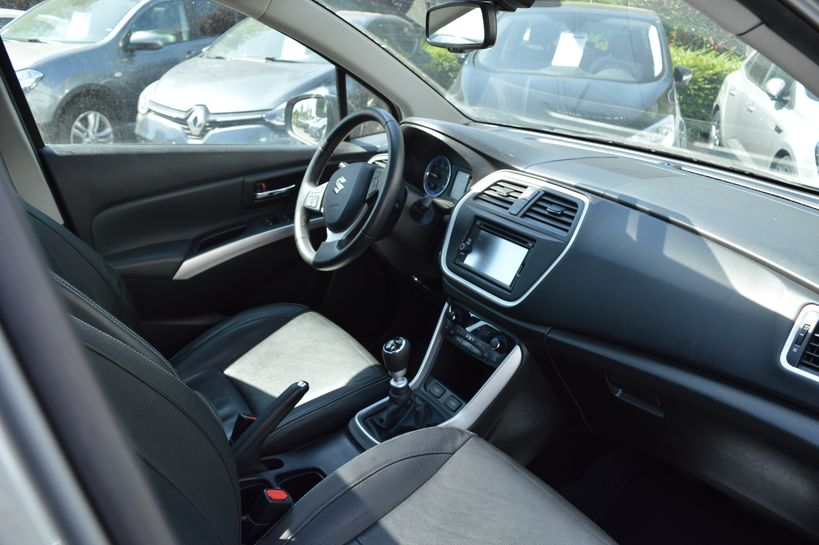 SUZUKI SX4 S-CROSS 2015 - Photo n°8
