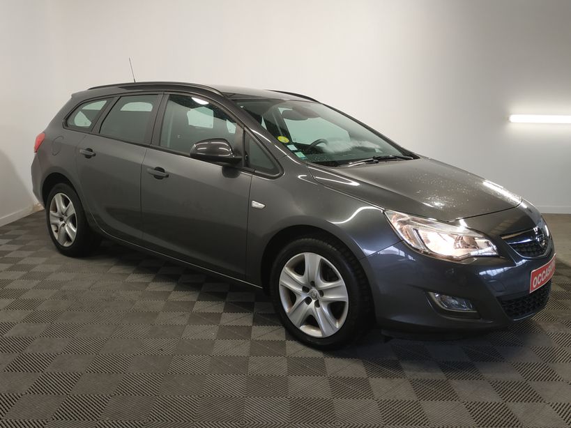 OPEL ASTRA SPORTS TOURER 2011 - Photo n°6