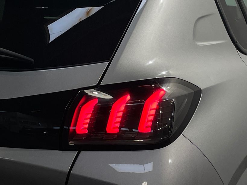 PEUGEOT 208 2023 - Photo n°8