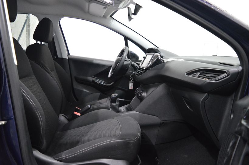 PEUGEOT 208 2018 - Photo n°9