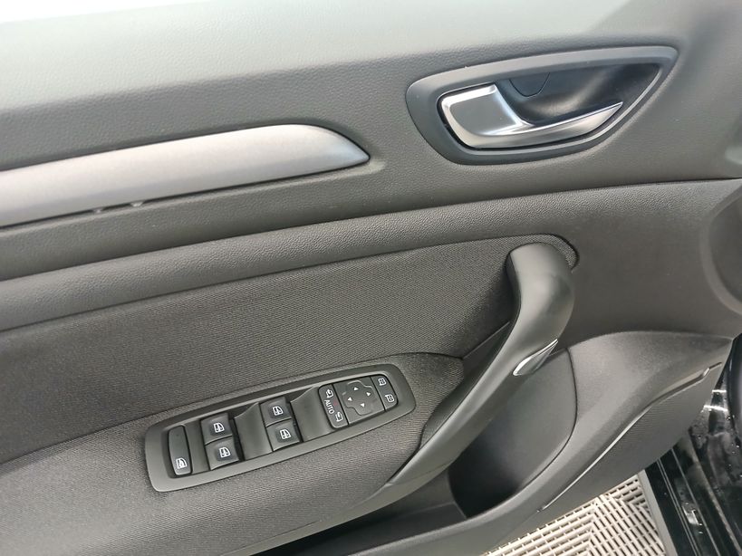 RENAULT MEGANE IV BERLINE 2021 - Photo n°24