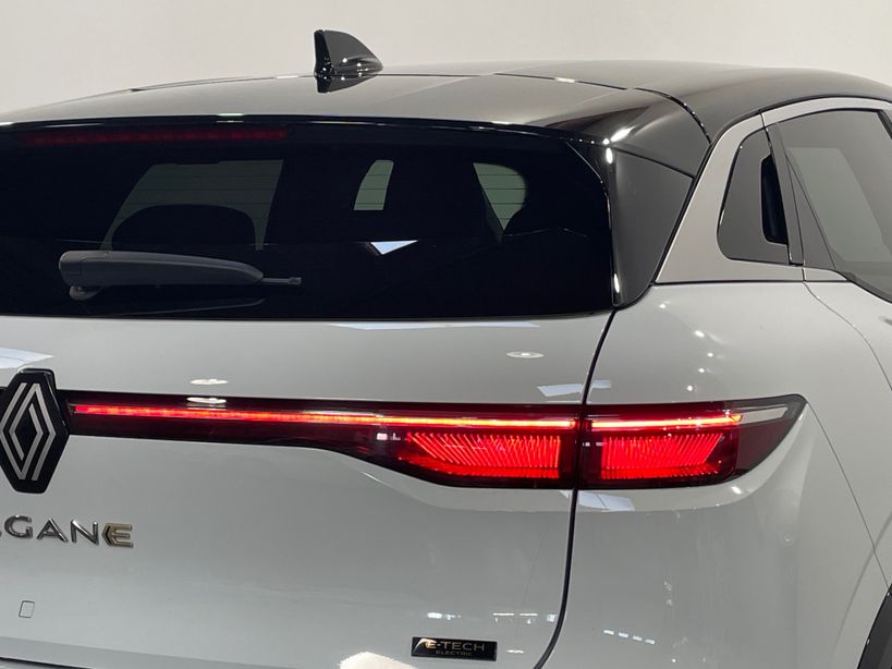 RENAULT MEGANE E TECH 2023 - Photo n°8