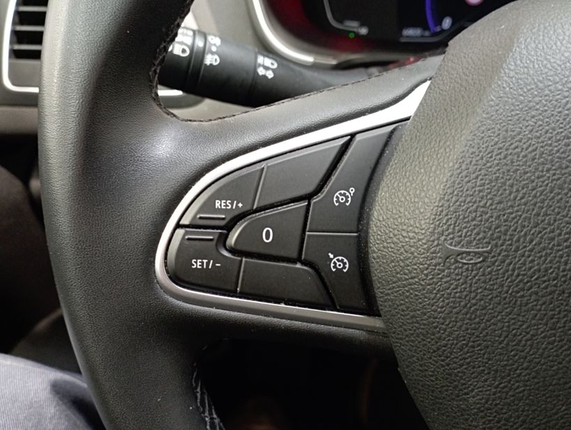 RENAULT MEGANE IV BERLINE 2020 - Photo n°25