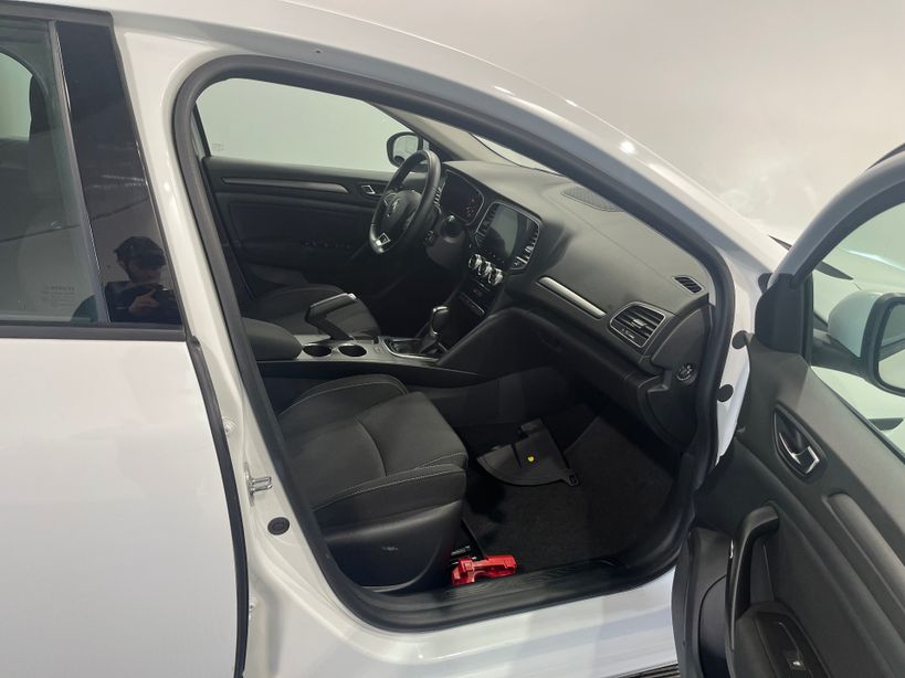 RENAULT MEGANE IV BERLINE 2022 - Photo n°28