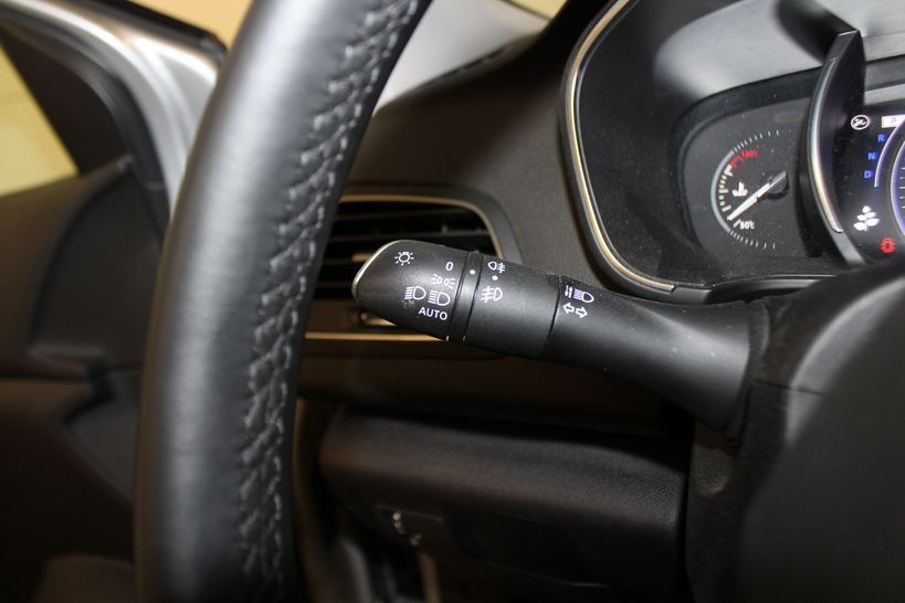 RENAULT MEGANE IV BERLINE 2019 - Photo n°24