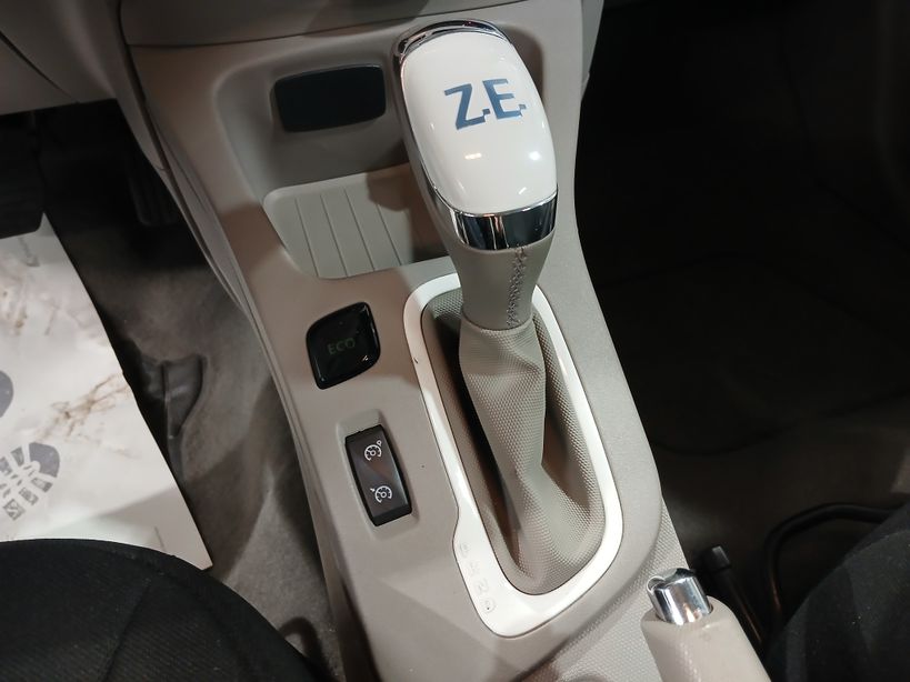 RENAULT ZOE 2017 - Photo n°13