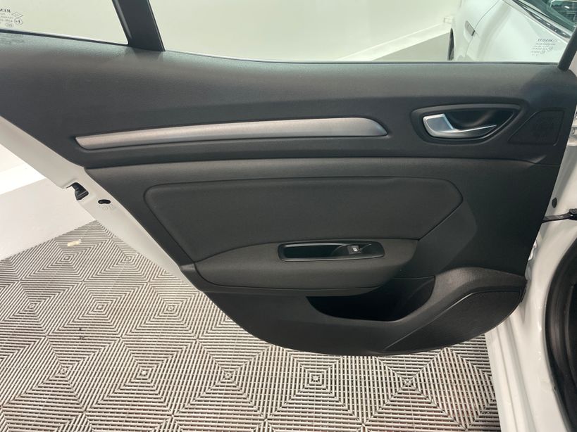 RENAULT MEGANE IV BERLINE 2021 - Photo n°25