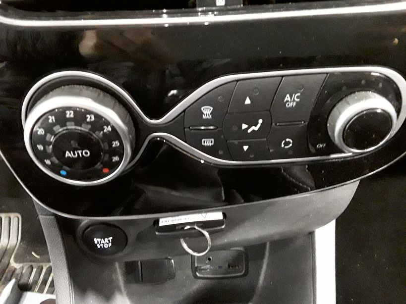 RENAULT CLIO IV 2019 - Photo n°16