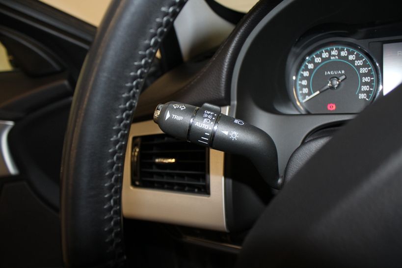JAGUAR XF SPORTBRAKE 2013 - Photo n°18