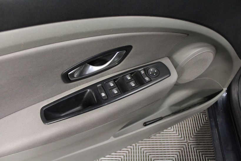 RENAULT MEGANE III ESTATE 2010 - Photo n°6