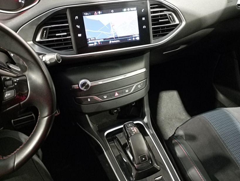 PEUGEOT 308 2020 - Photo n°17