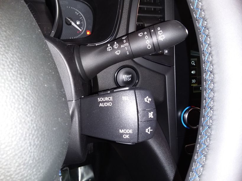 RENAULT MEGANE IV BERLINE 2019 - Photo n°12