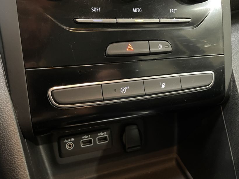 RENAULT MEGANE IV BERLINE 2021 - Photo n°24