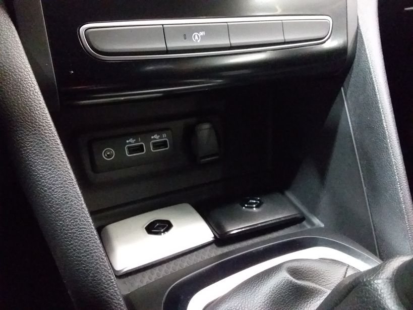 RENAULT MEGANE IV BERLINE 2023 - Photo n°18