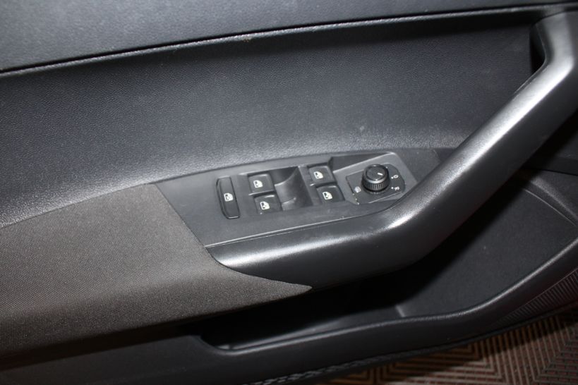 VOLKSWAGEN POLO 2019 - Photo n°11