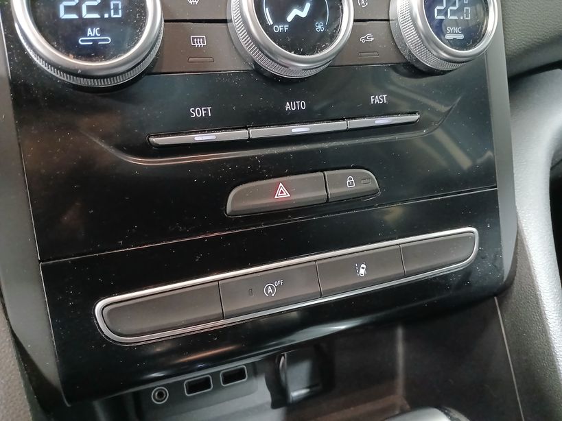 RENAULT MEGANE IV BERLINE 2021 - Photo n°21
