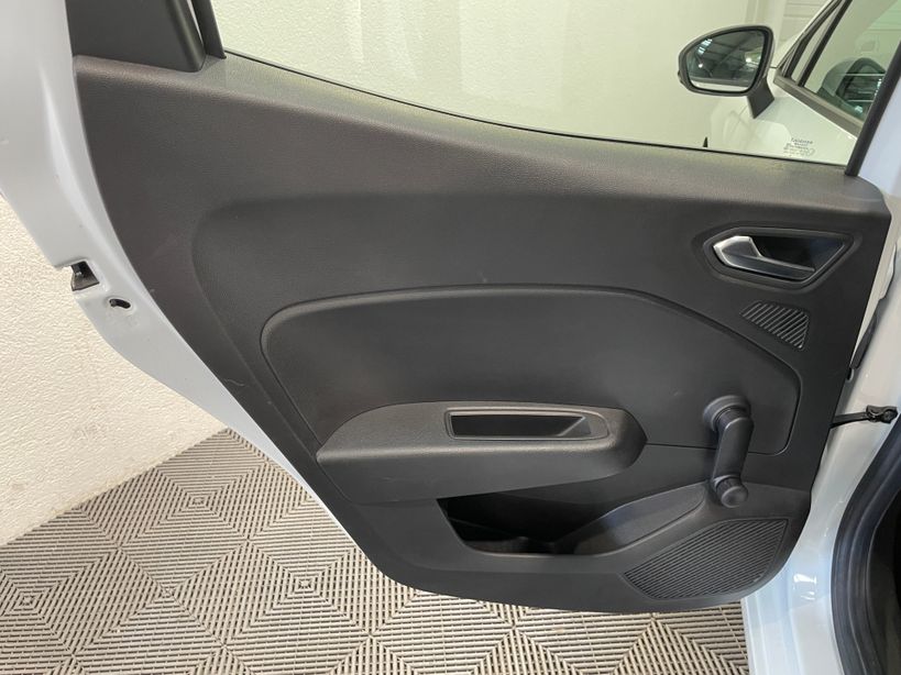 RENAULT CLIO V 2021 - Photo n°16