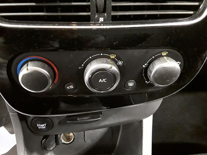 RENAULT CLIO IV 2019 - Photo n°17