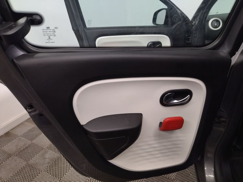 RENAULT TWINGO III 2016 - Photo n°17