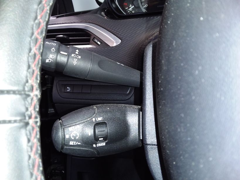 PEUGEOT 208 2018 - Photo n°17