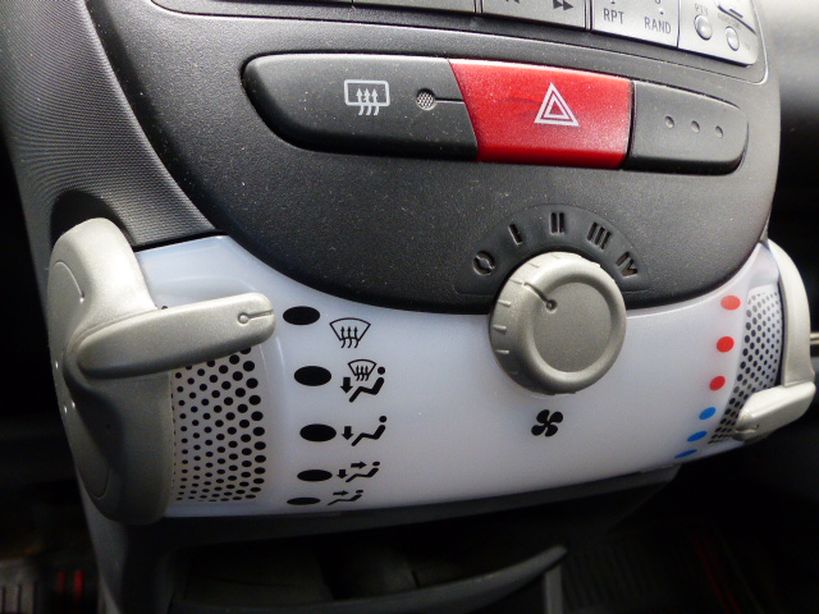 PEUGEOT 107 2010 - Photo n°12