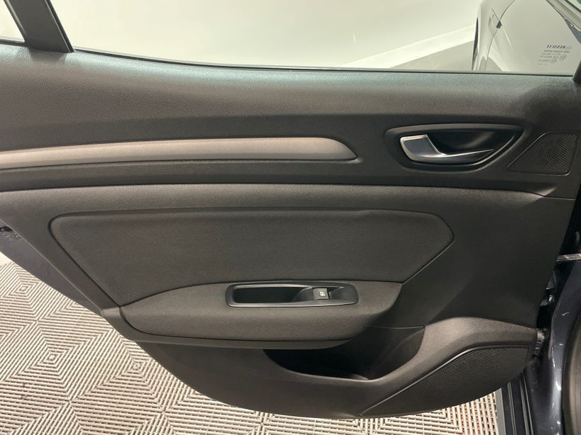 RENAULT MEGANE IV BERLINE 2023 - Photo n°24