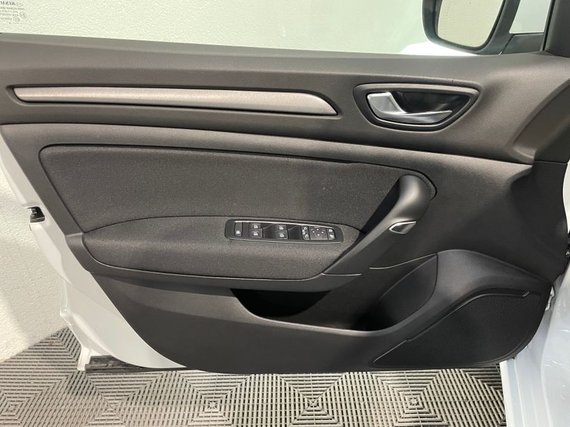 RENAULT MEGANE IV BERLINE 2021 - Photo n°36