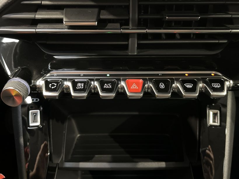 PEUGEOT 2008 BUSINESS 2020 - Photo n°18