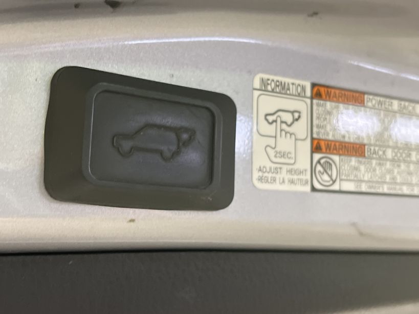 TOYOTA RAV4 HYBRIDE RC18 PRO 2019 - Photo n°49