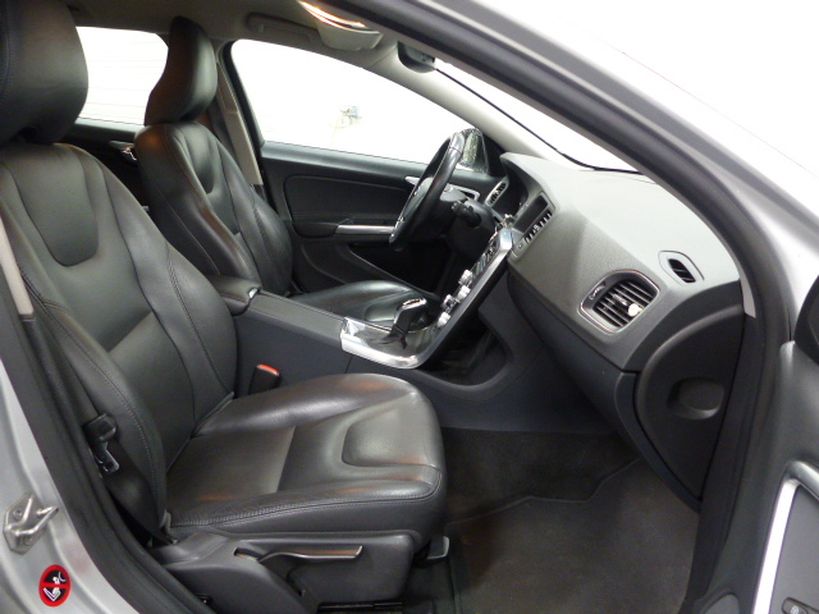 VOLVO V60 CROSS COUNTRY 2015 - Photo n°6
