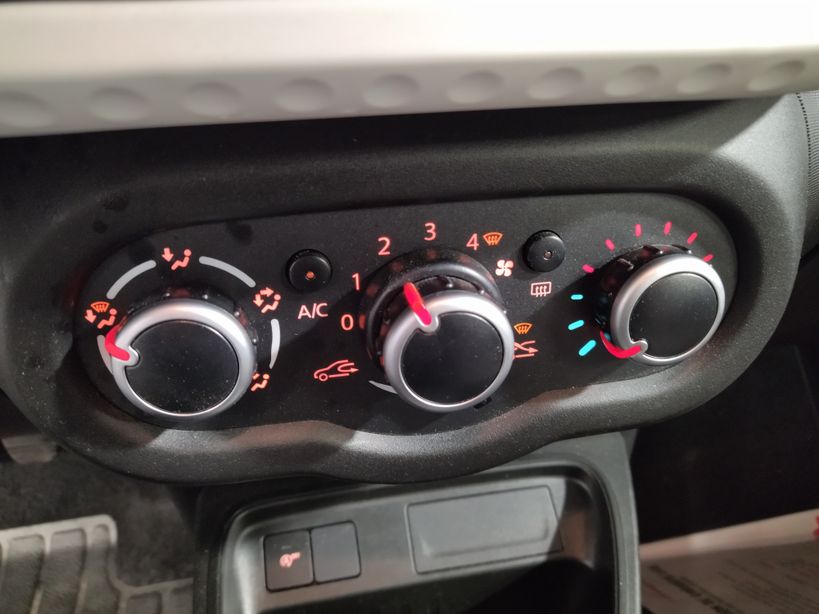 RENAULT TWINGO III 2021 - Photo n°15