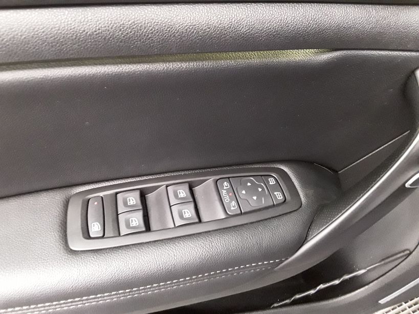RENAULT MEGANE IV BERLINE 2016 - Photo n°24