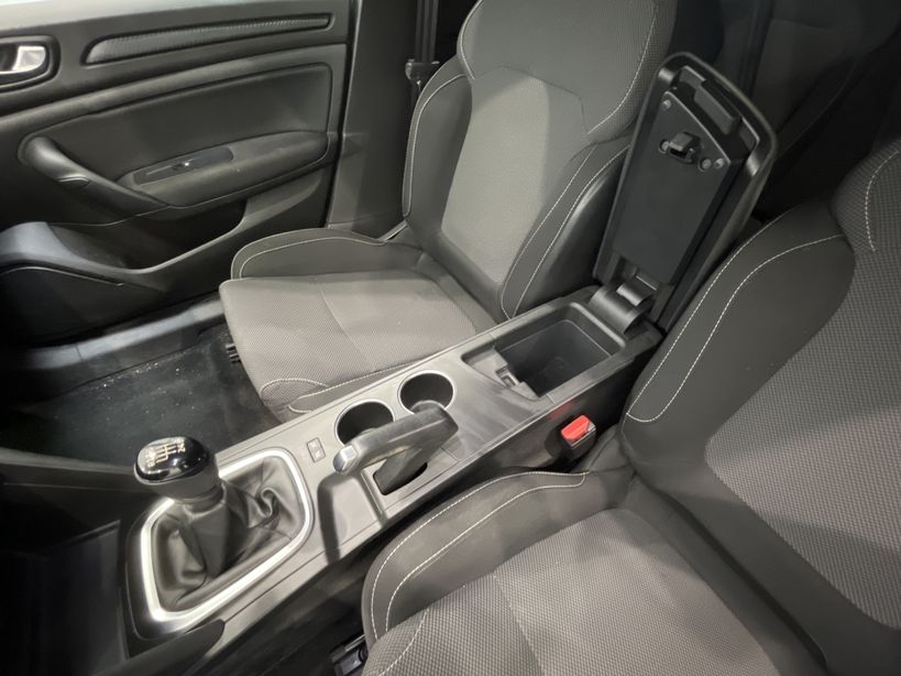 RENAULT MEGANE IV ESTATE 2017 - Photo n°20