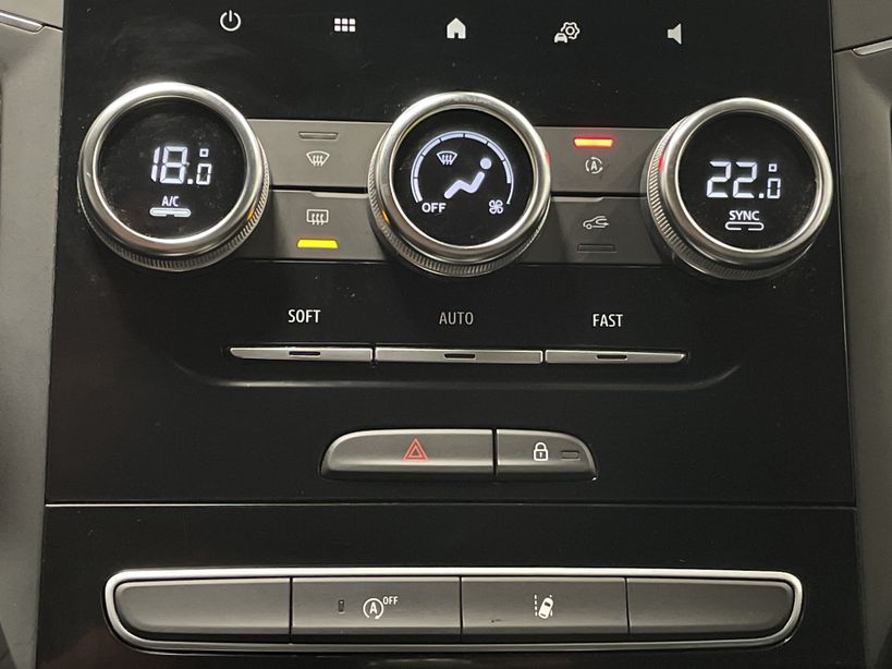 RENAULT MEGANE IV BERLINE 2021 - Photo n°17