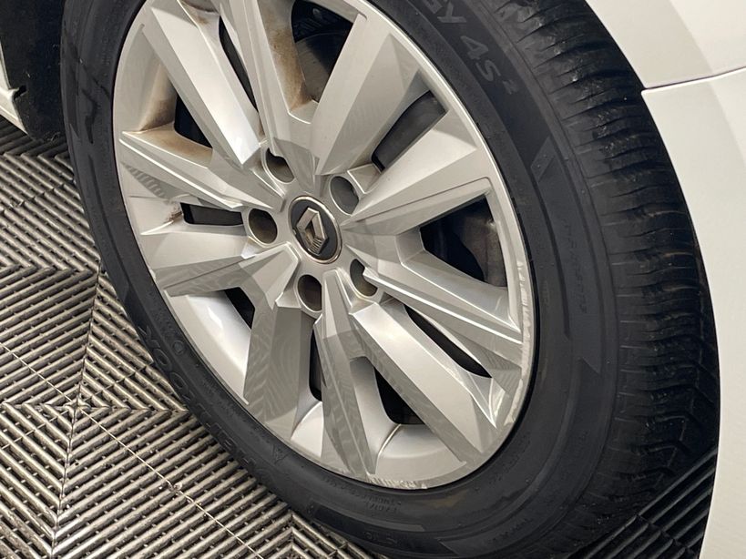 RENAULT MEGANE IV BERLINE 2021 - Photo n°6