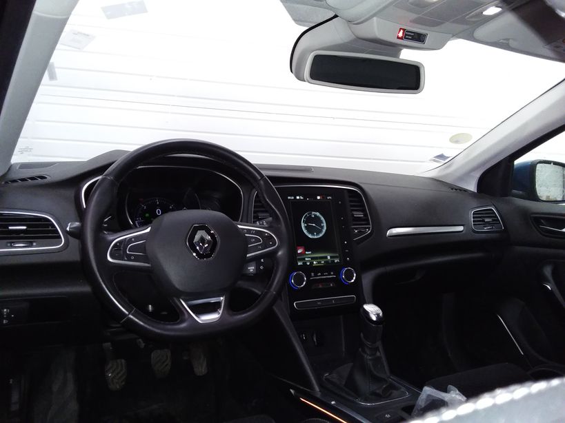 RENAULT MEGANE IV BERLINE 2018 - Photo n°9