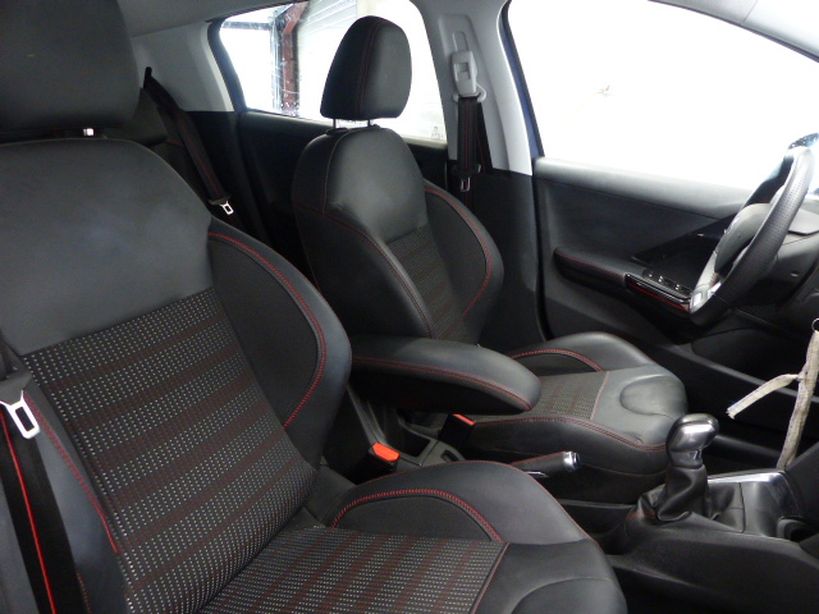 PEUGEOT 208 2017 - Photo n°16