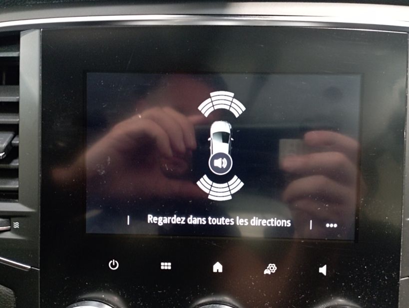 RENAULT MEGANE IV BERLINE 2020 - Photo n°18