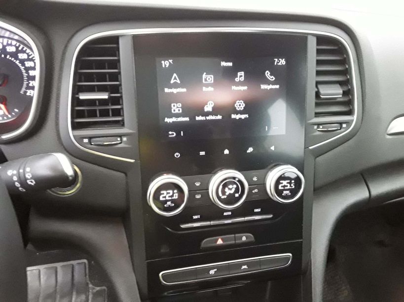 RENAULT MEGANE IV BERLINE 2022 - Photo n°13