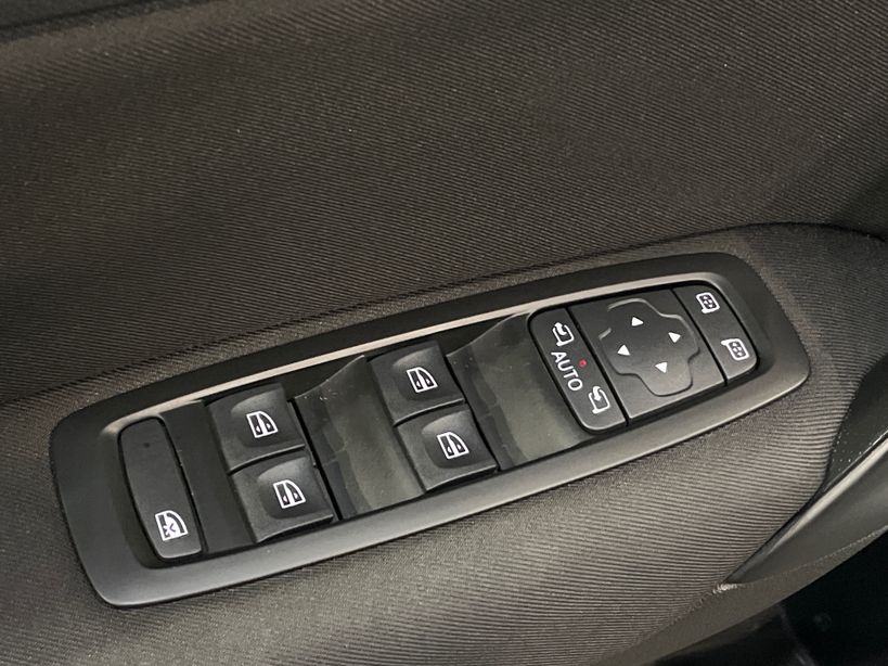 RENAULT MEGANE IV BERLINE 2021 - Photo n°33