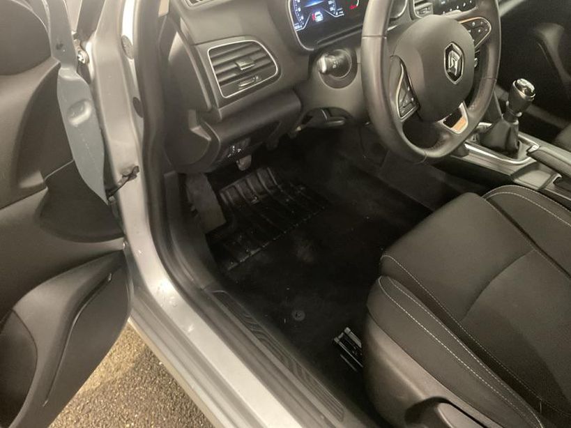 RENAULT MEGANE IV BERLINE 2021 - Photo n°9