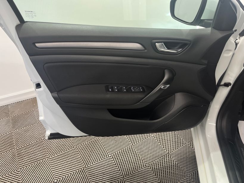 RENAULT MEGANE IV BERLINE 2022 - Photo n°31