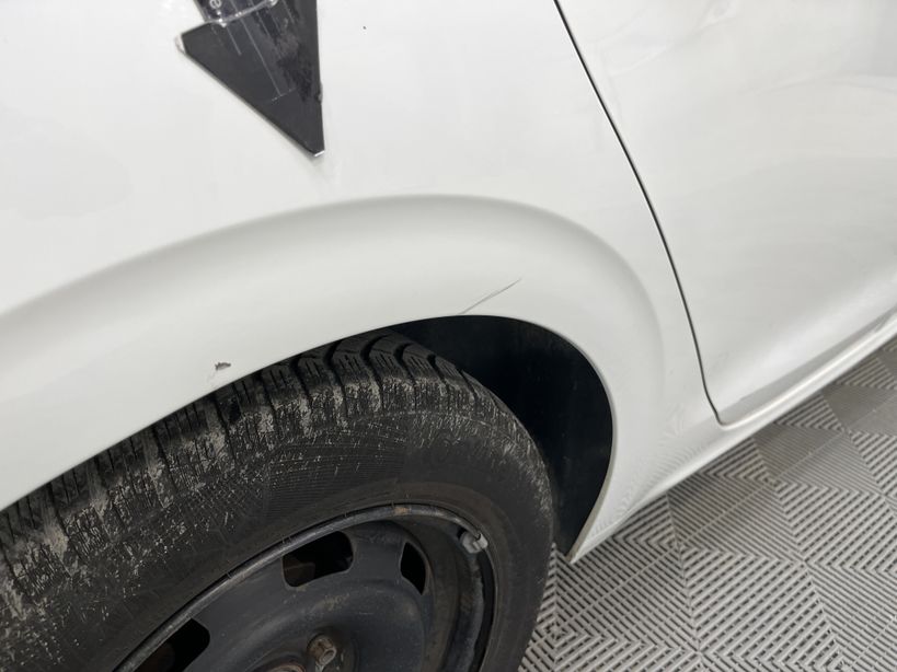 PEUGEOT 208 2015 - Photo n°10