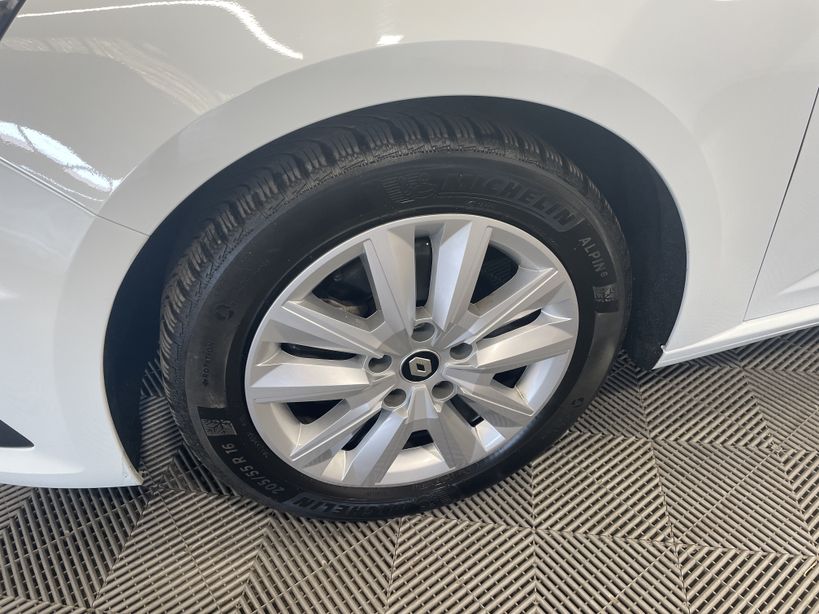 RENAULT MEGANE IV BERLINE 2022 - Photo n°4