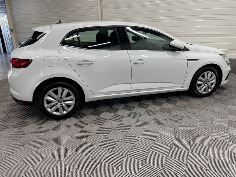 RENAULT MEGANE IV BERLINE 2021 - Photo n°5