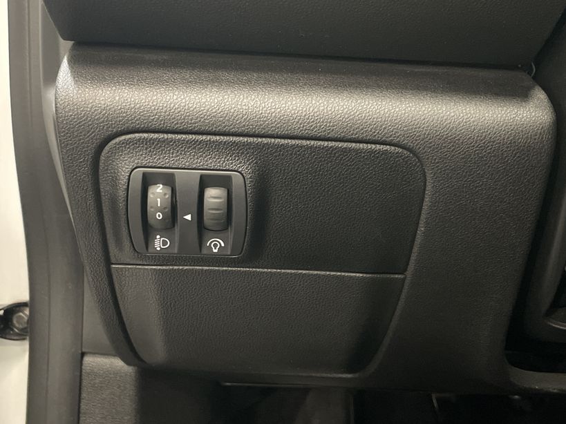 RENAULT MEGANE IV BERLINE 2021 - Photo n°22