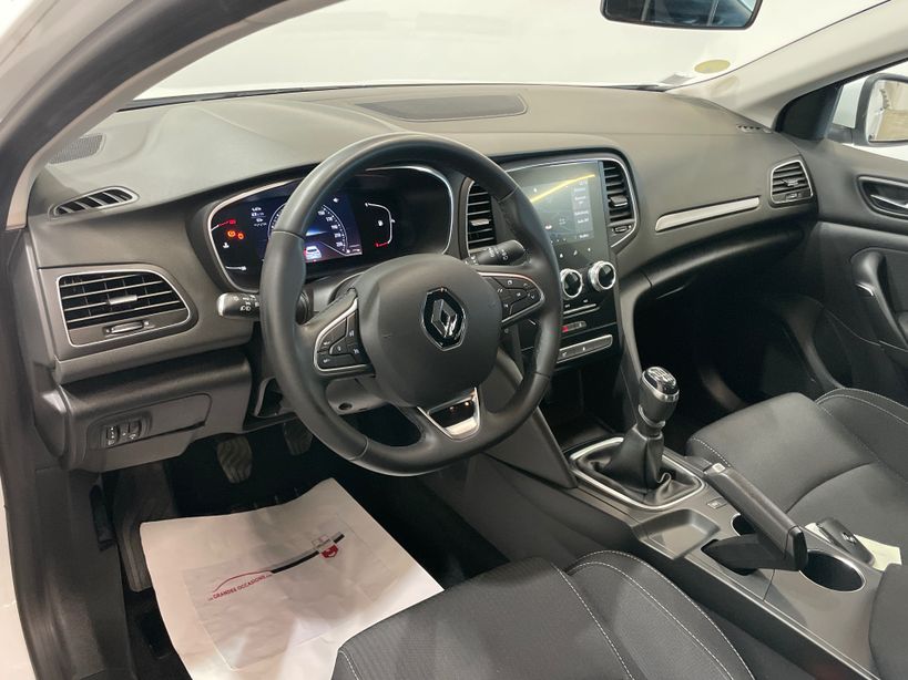 RENAULT MEGANE IV BERLINE 2021 - Photo n°12