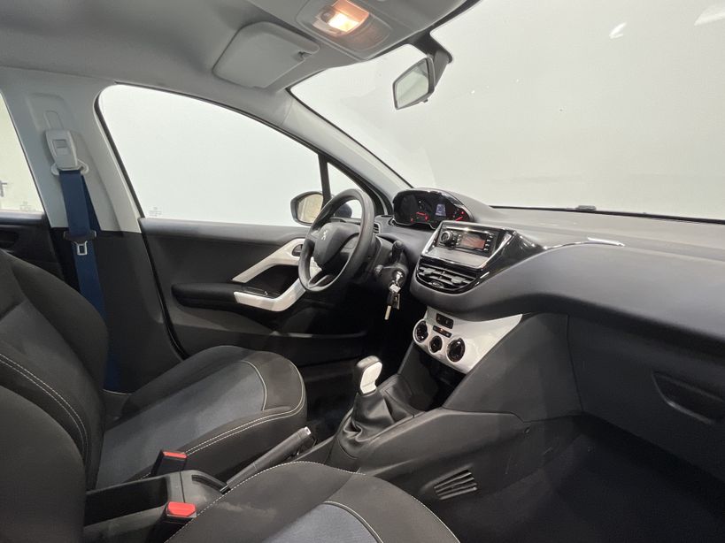PEUGEOT 208 2015 - Photo n°18